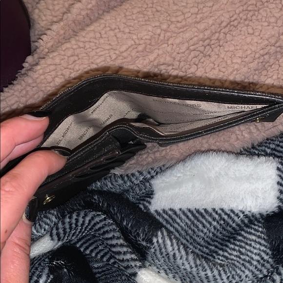 Authentic Michael Kors Wallet - Picture 3 of 4